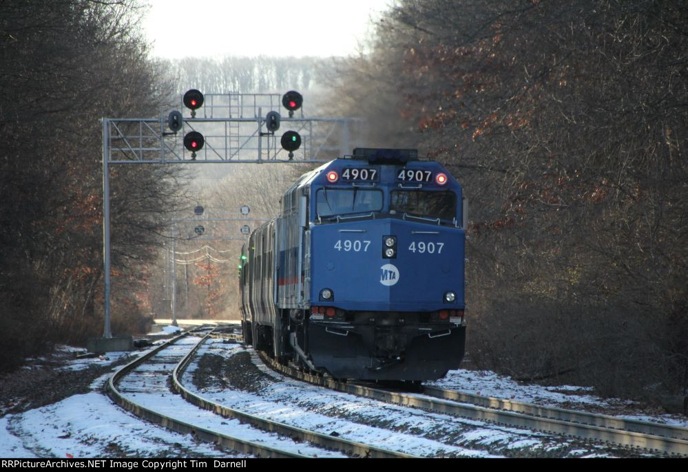 MNCR 4907 heads east to Hoboken